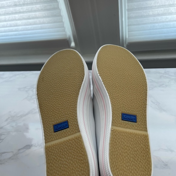 Keds by Kate Spade NWOB Triple Kick Leather Slides with Lips size 7.5 w/5.5 kids - Picture 6 of 8
